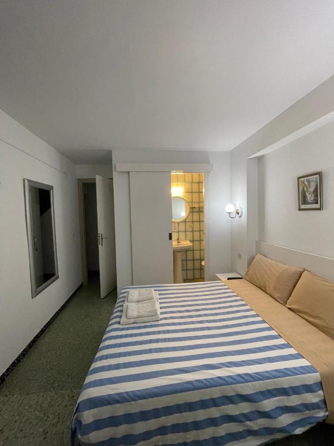 P&R Hostals Maria Rosa Тосса-де-Мар Экстерьер фото