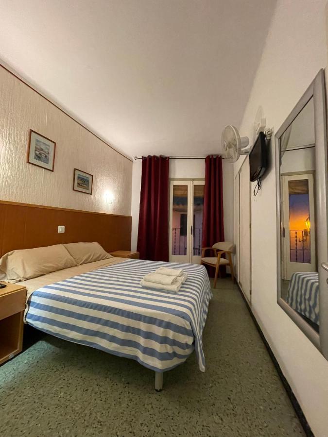 P&R Hostals Maria Rosa Тосса-де-Мар Экстерьер фото