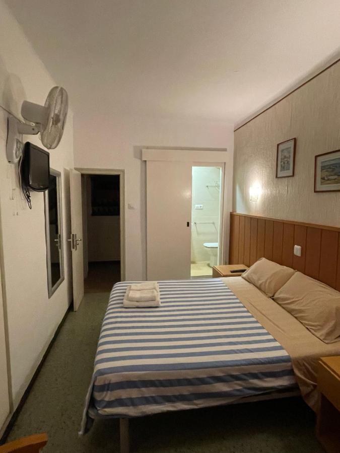 P&R Hostals Maria Rosa Тосса-де-Мар Экстерьер фото